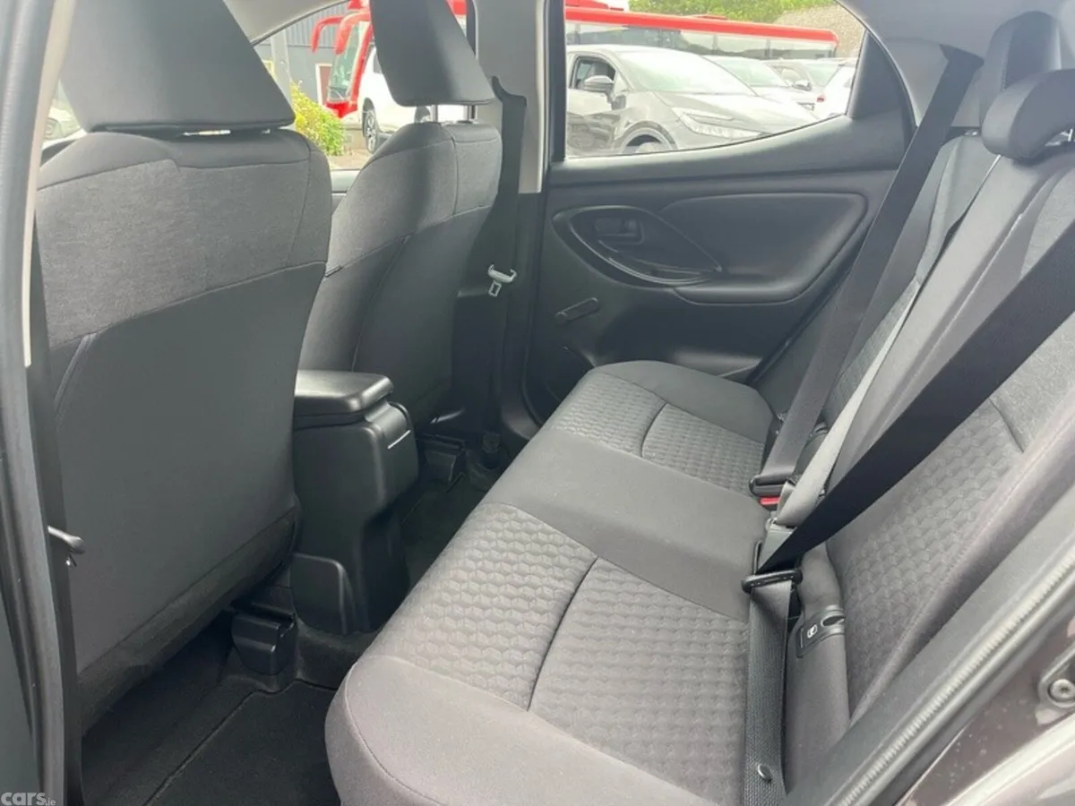 Toyota Yaris Hatchback, Petrol Hybrid, 2022, Grey