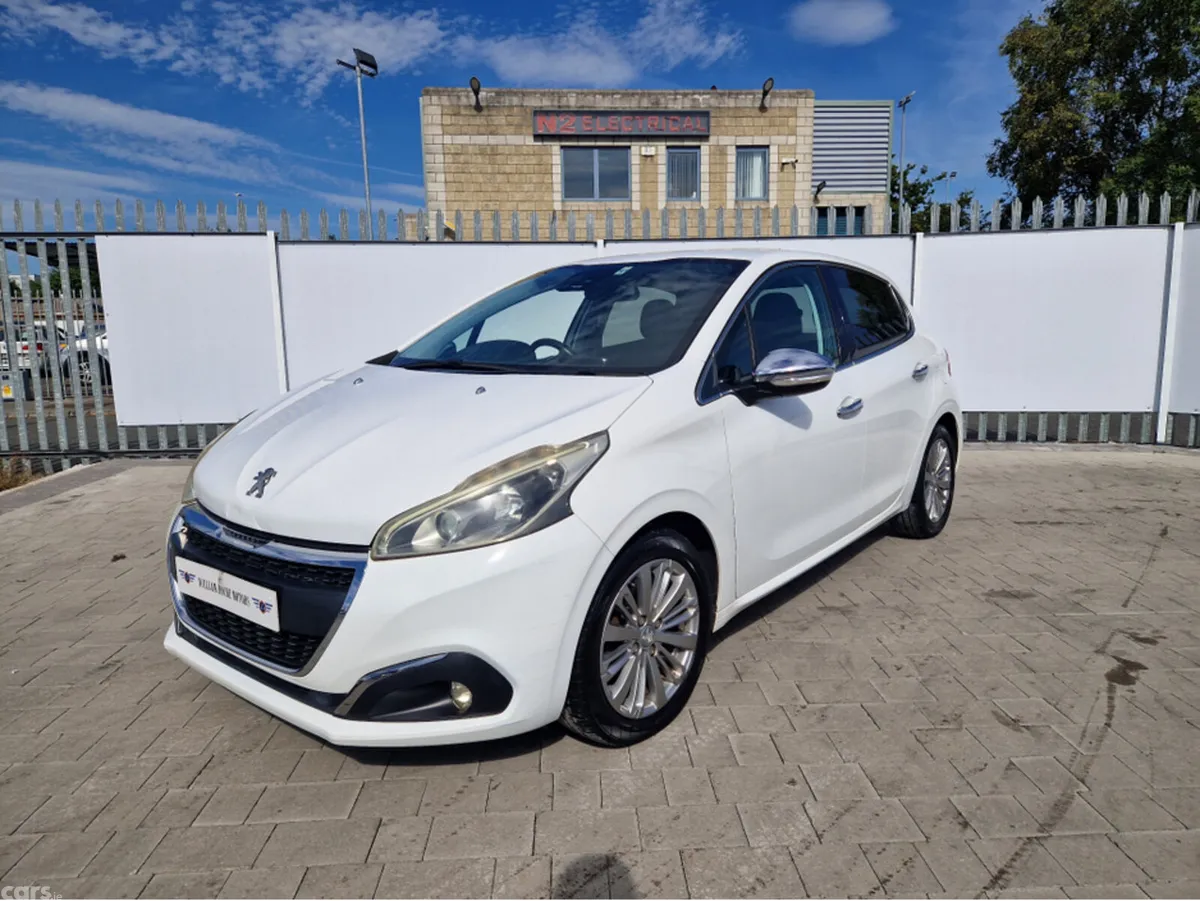 Peugeot 208 Hatchback, Petrol, 2016, White