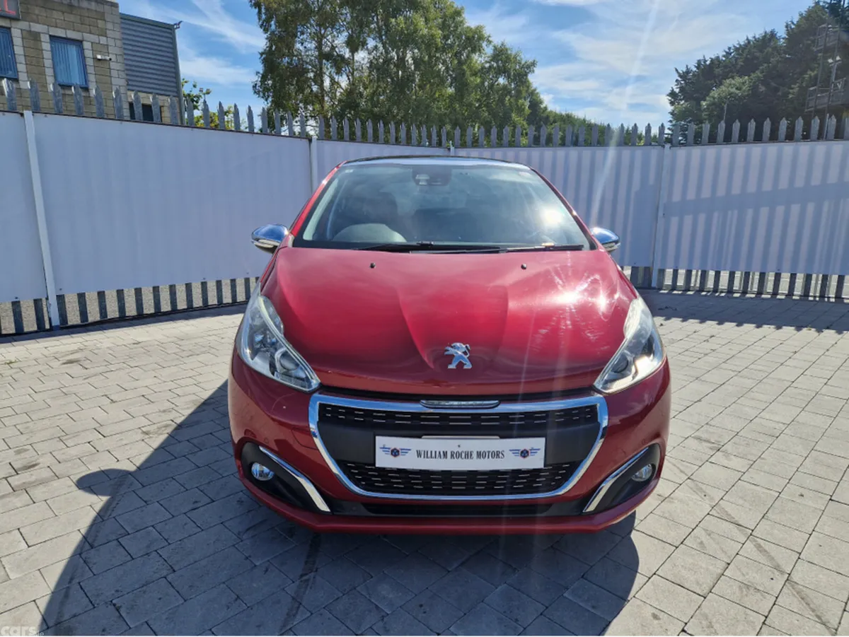 Peugeot 208 Hatchback, Petrol, 2018, Red