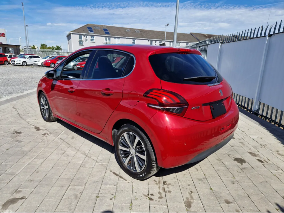 Peugeot 208 Hatchback, Petrol, 2018, Red