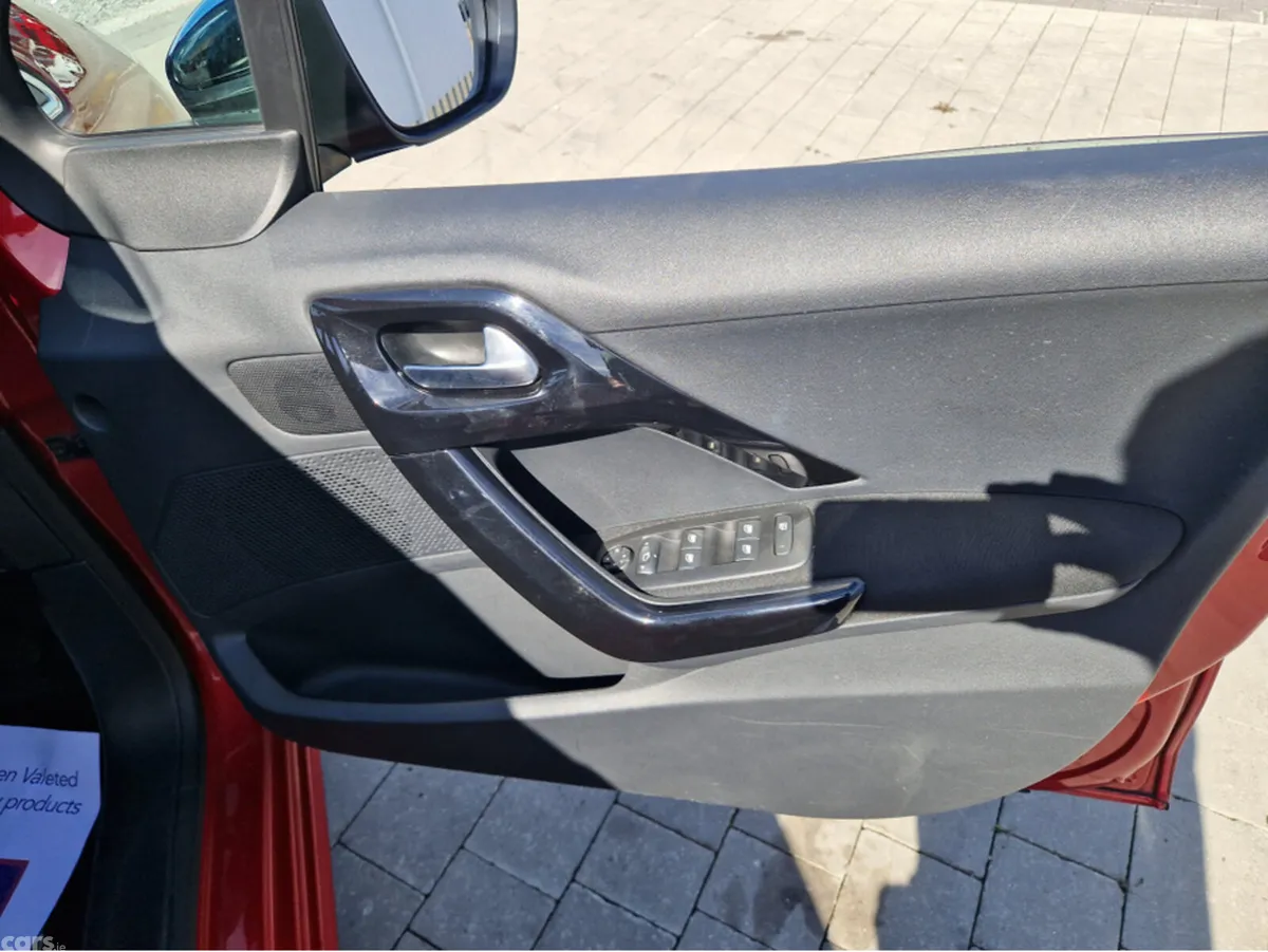 Peugeot 208 Hatchback, Petrol, 2018, Red