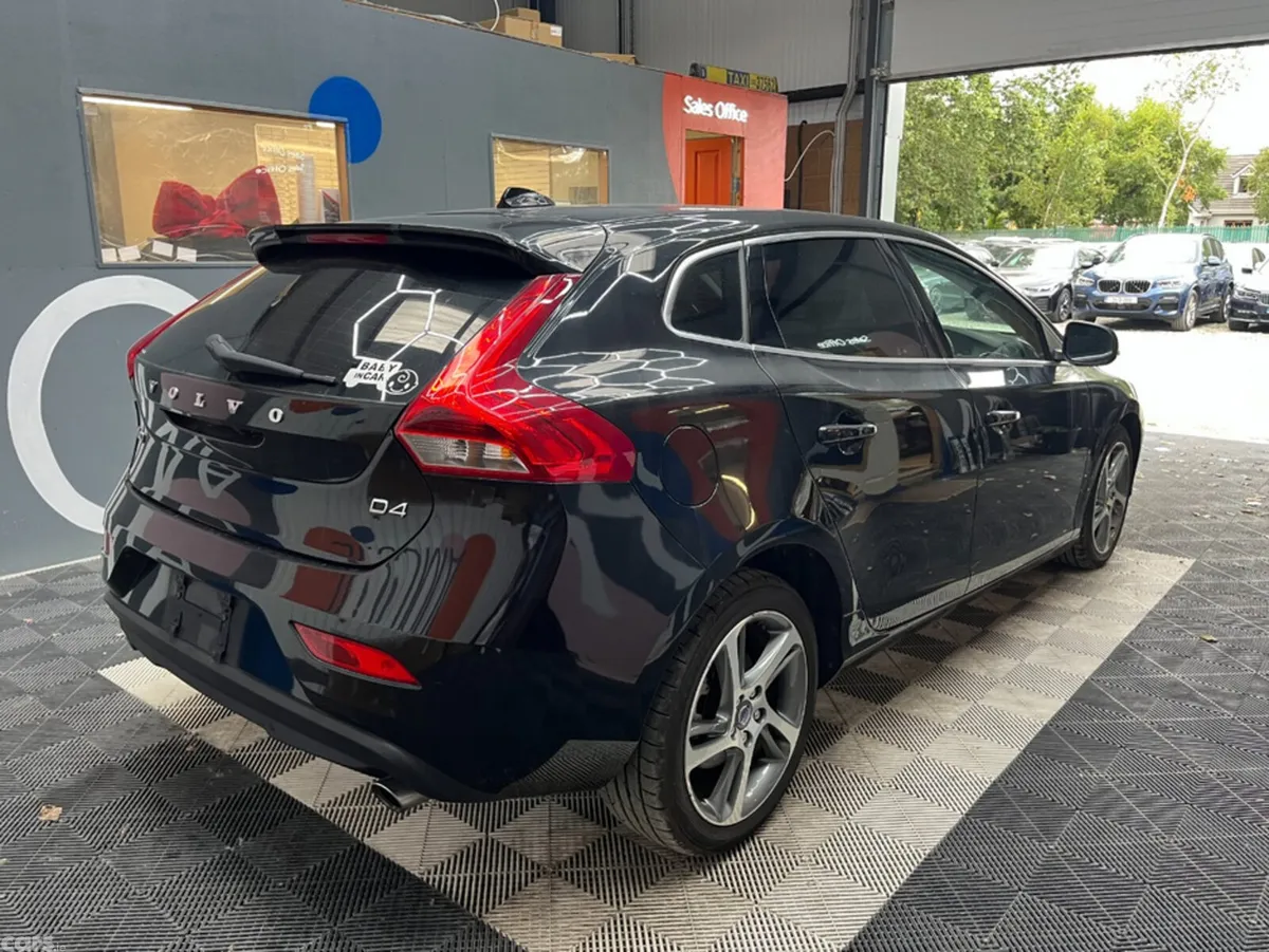 Volvo V40 Estate, Diesel, 2016, Black