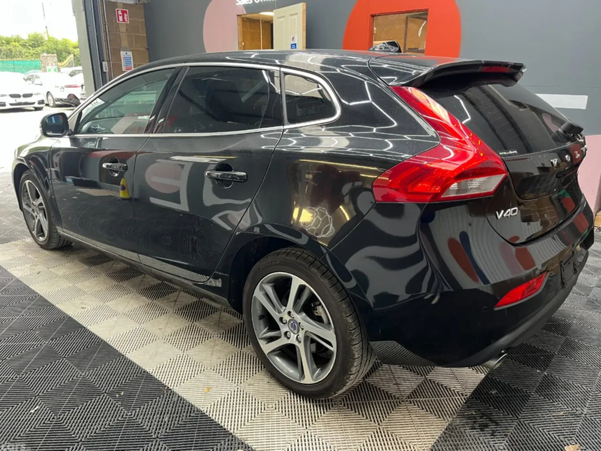 Volvo V40 Estate, Diesel, 2016, Black