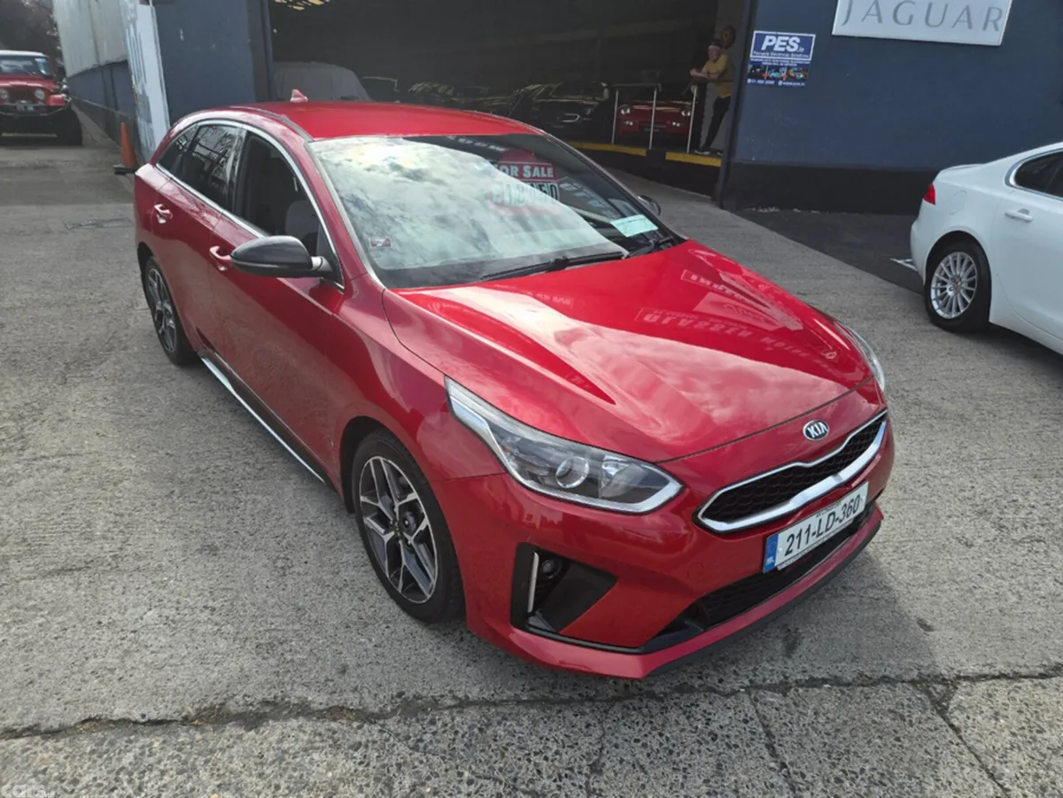 Kia ProCeed Hatchback, Diesel, 2021, Red
