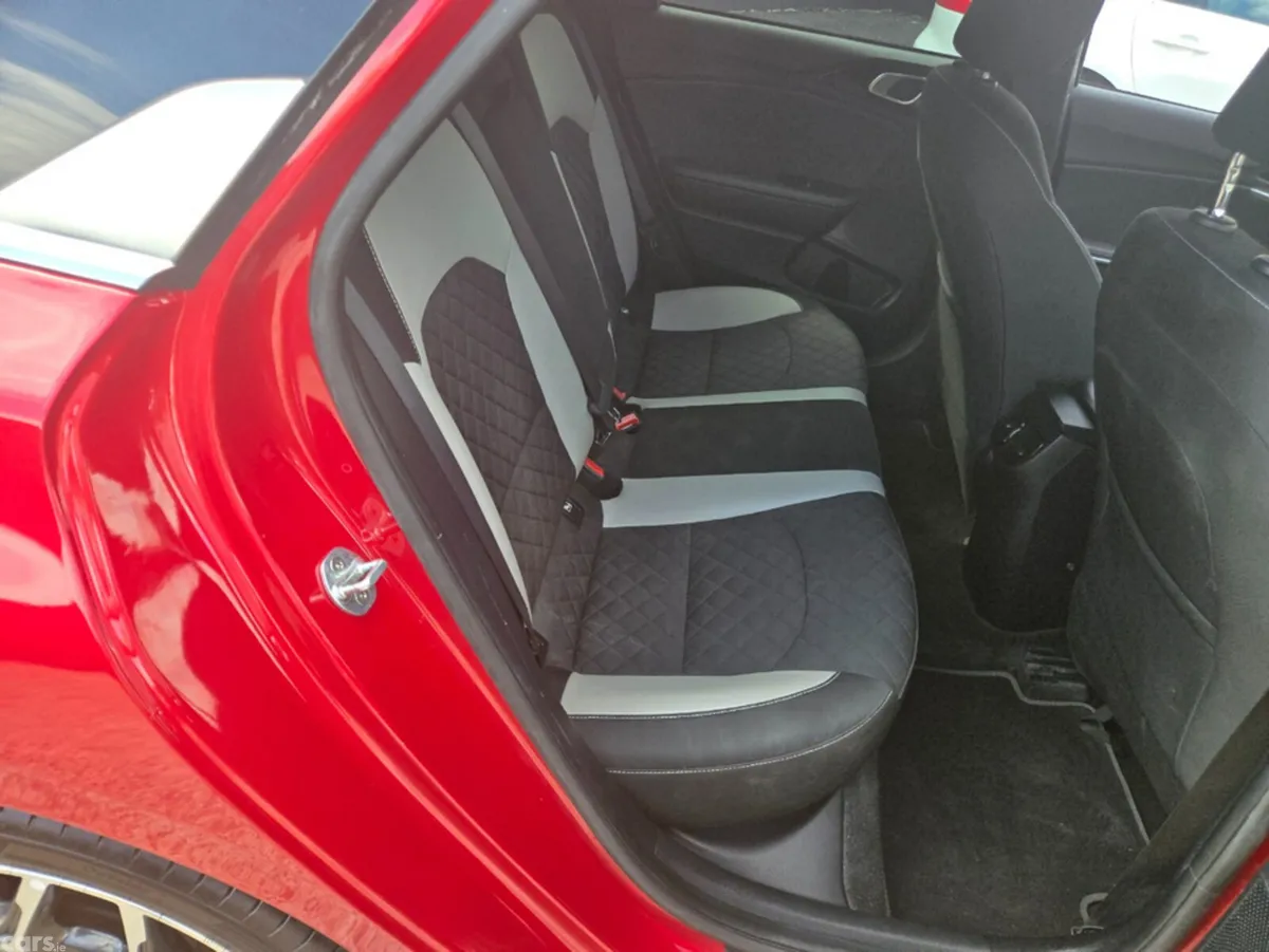 Kia ProCeed Hatchback, Diesel, 2021, Red