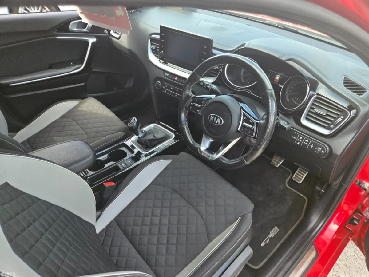 Kia ProCeed Hatchback, Diesel, 2021, Red
