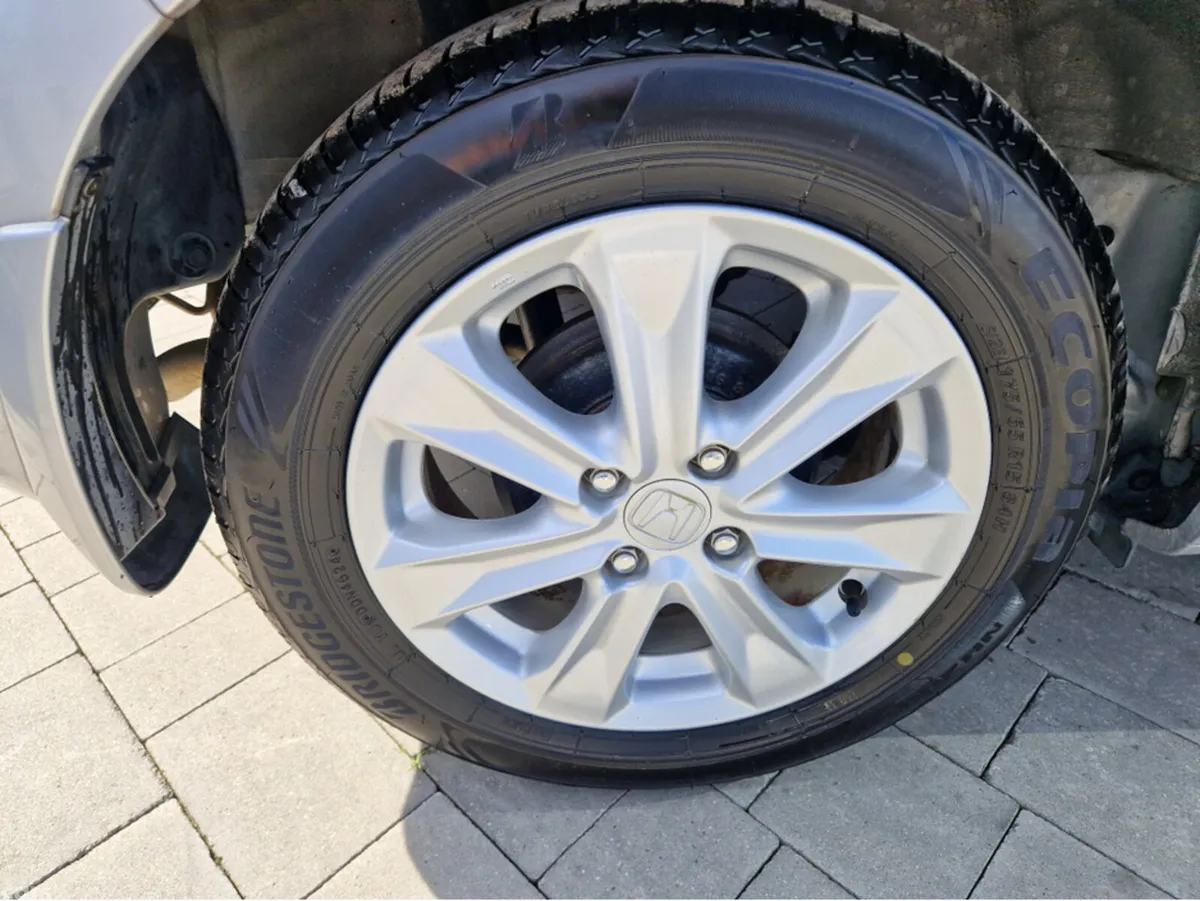 Honda Fit Hatchback, Petrol Hybrid, 2013, Silver