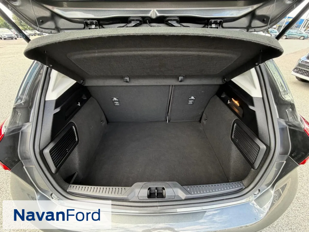 Ford Focus Hatchback, Diesel, 2024, Grey