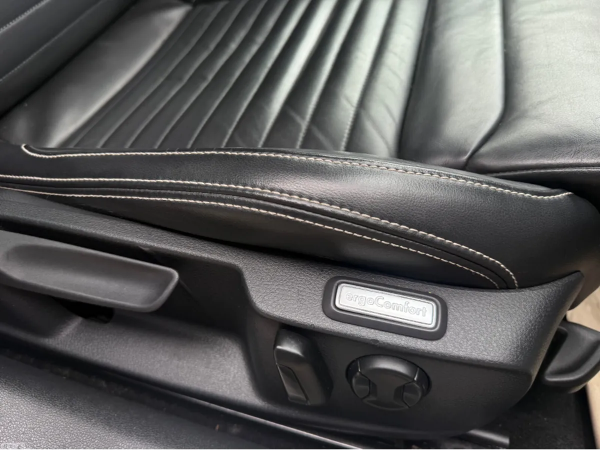 Volkswagen Passat Saloon, Diesel, 2020, Grey