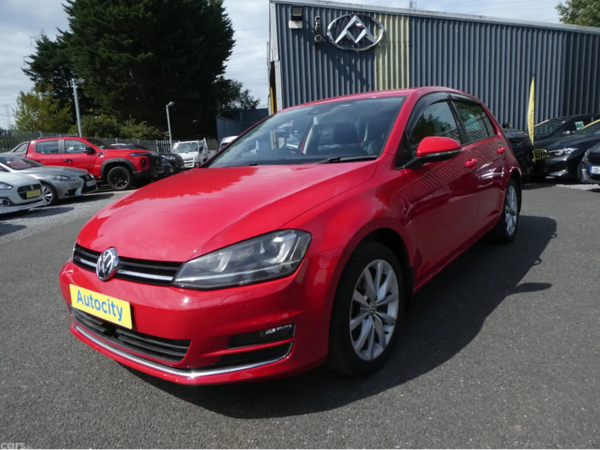 Volkswagen Golf Hatchback, Petrol, 2016, Red