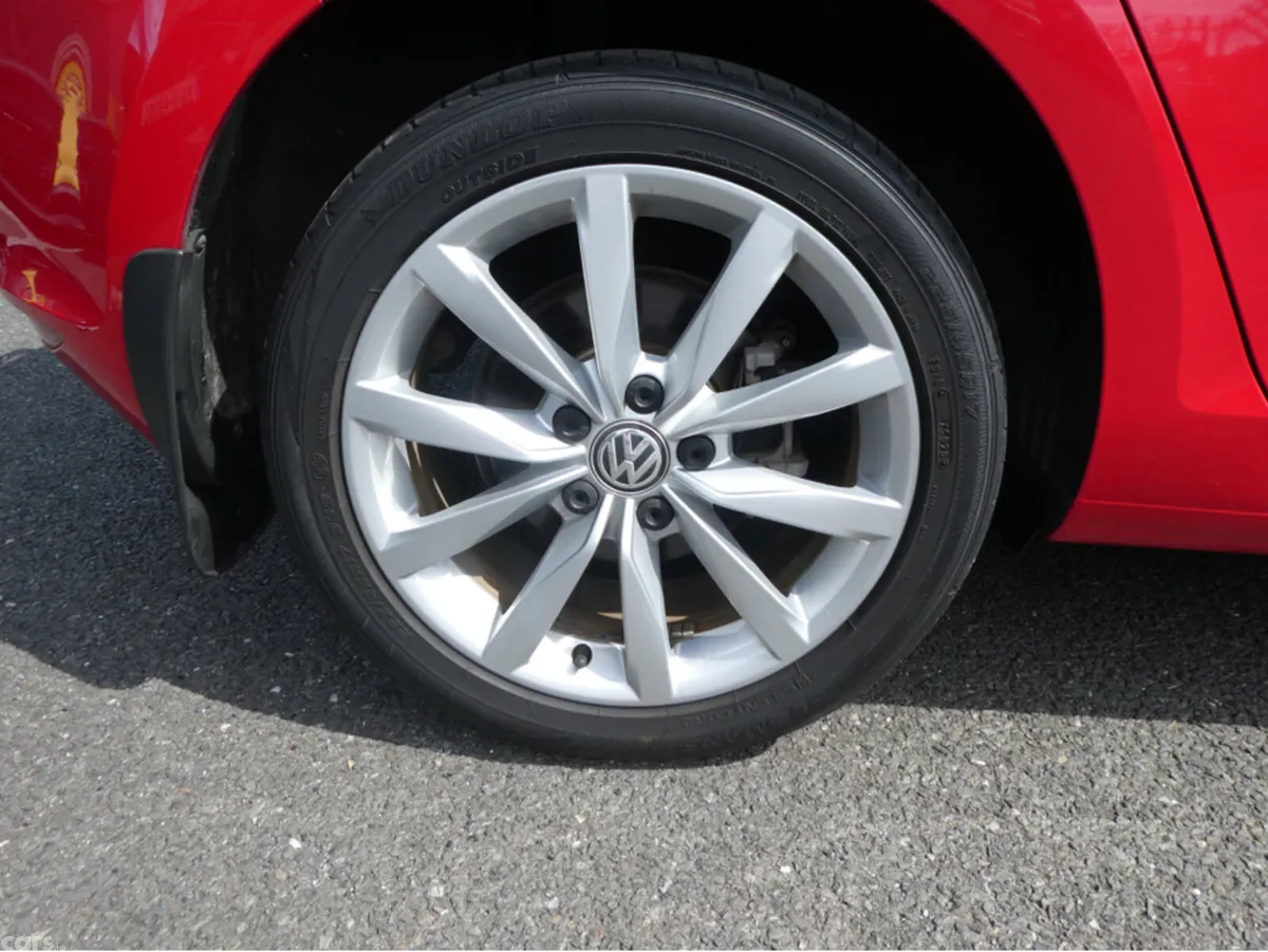 Volkswagen Golf Hatchback, Petrol, 2016, Red