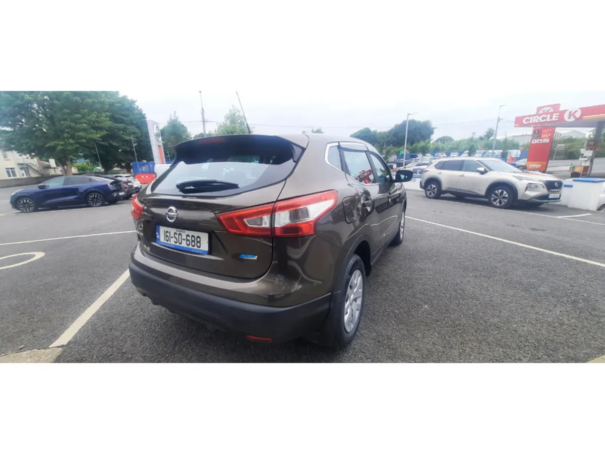 Nissan Qashqai MPV, Diesel, 2016, Brown
