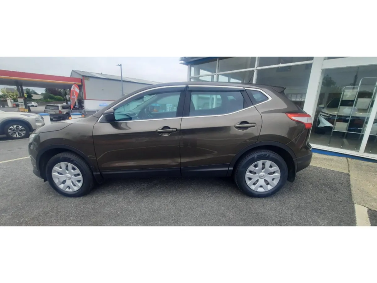 Nissan Qashqai MPV, Diesel, 2016, Brown