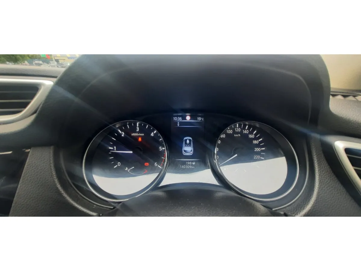 Nissan Qashqai MPV, Diesel, 2016, Brown