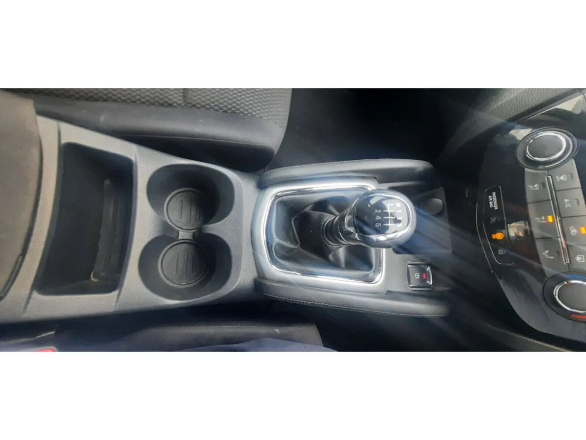 Nissan Qashqai MPV, Diesel, 2016, Brown