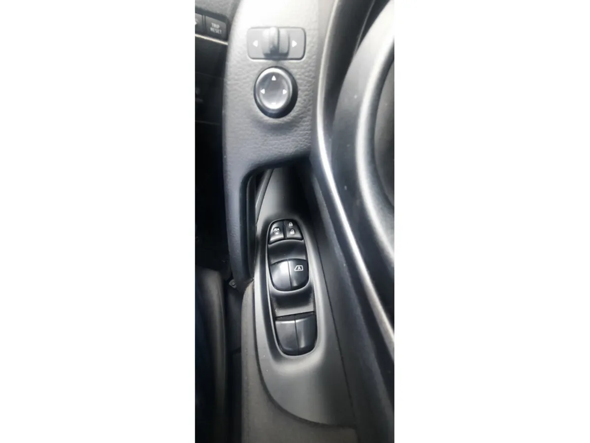 Nissan Qashqai MPV, Diesel, 2016, Brown