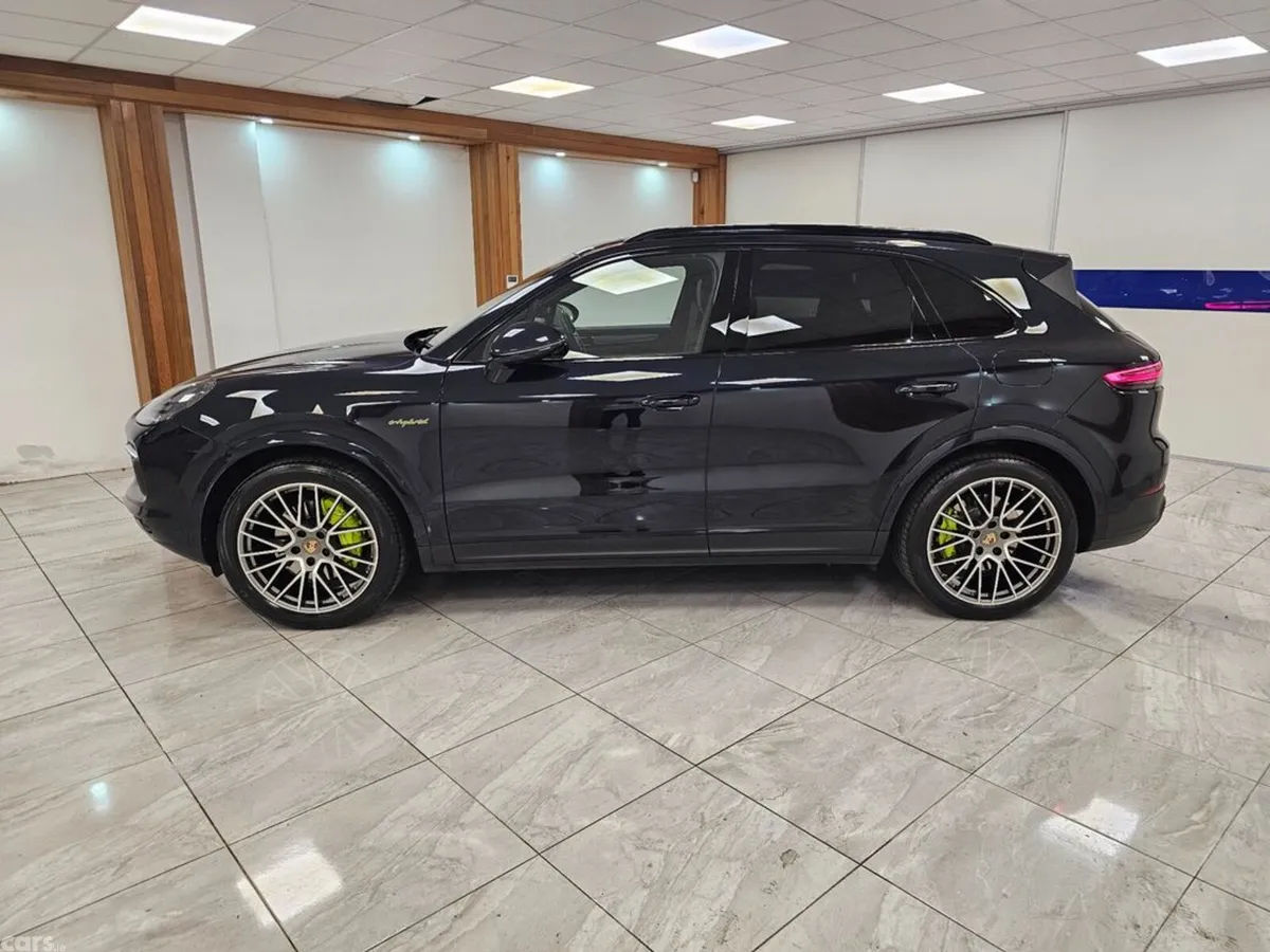 Porsche Cayenne SUV, Petrol Plug-in Hybrid, 2023, Blue