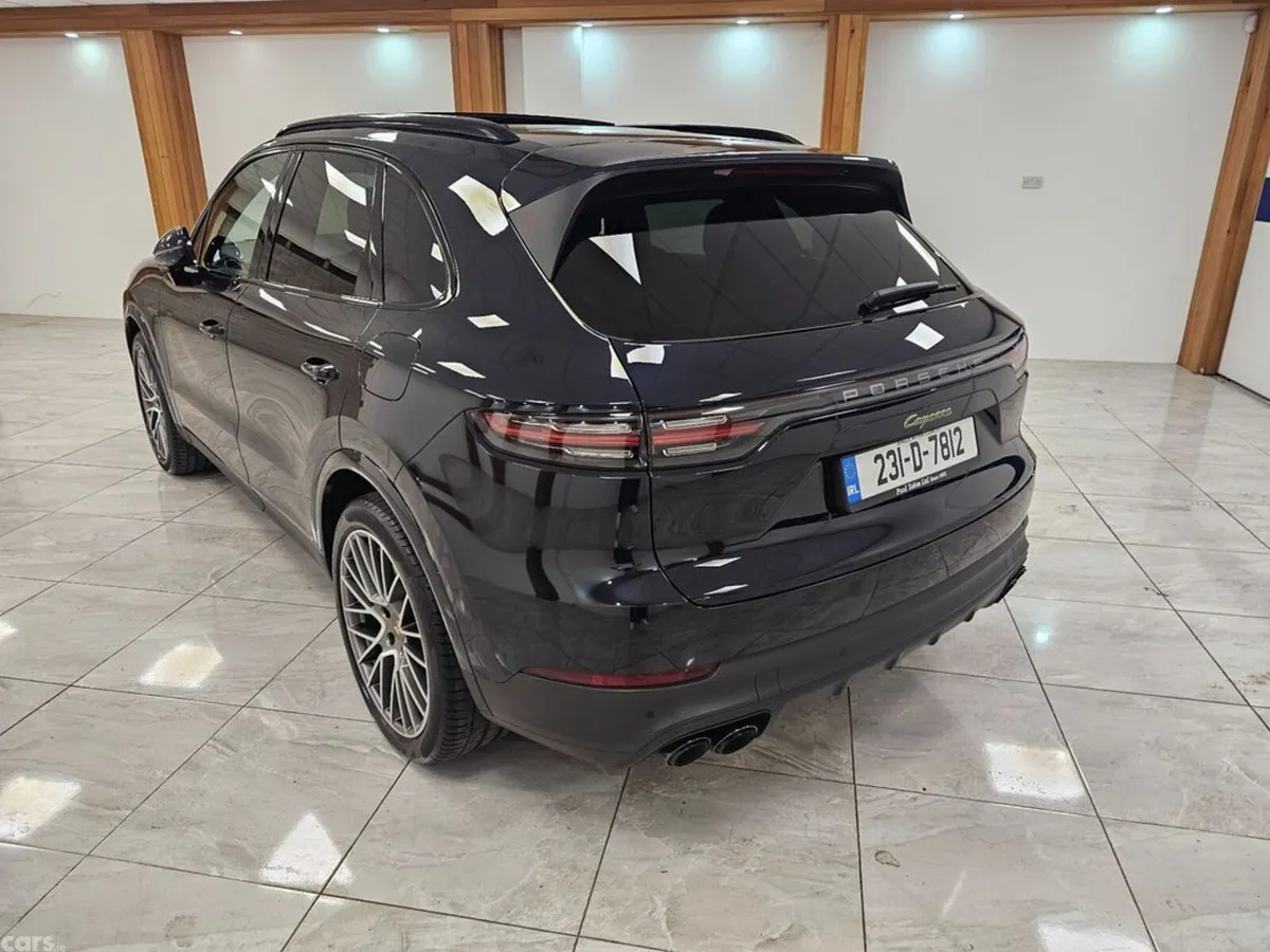 Porsche Cayenne SUV, Petrol Plug-in Hybrid, 2023, Blue