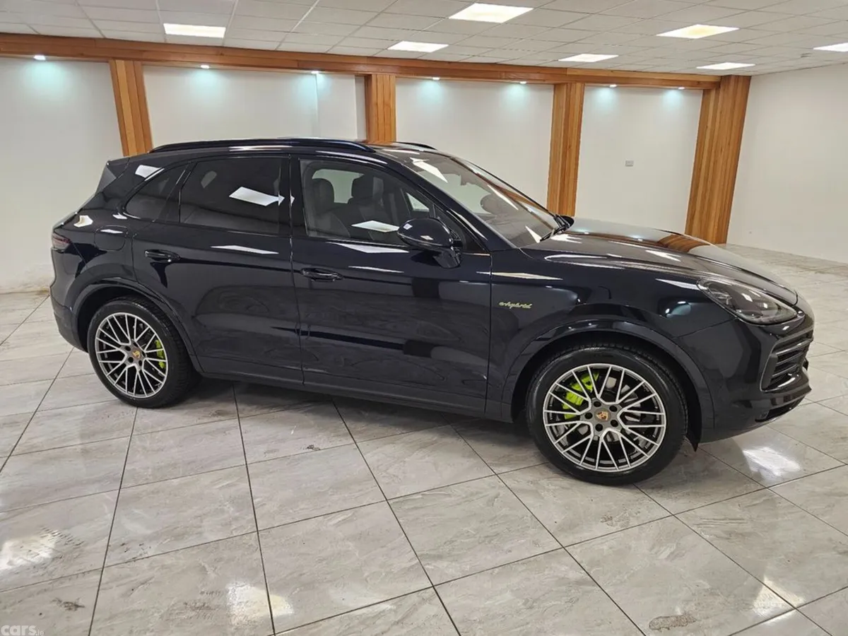 Porsche Cayenne SUV, Petrol Plug-in Hybrid, 2023, Blue