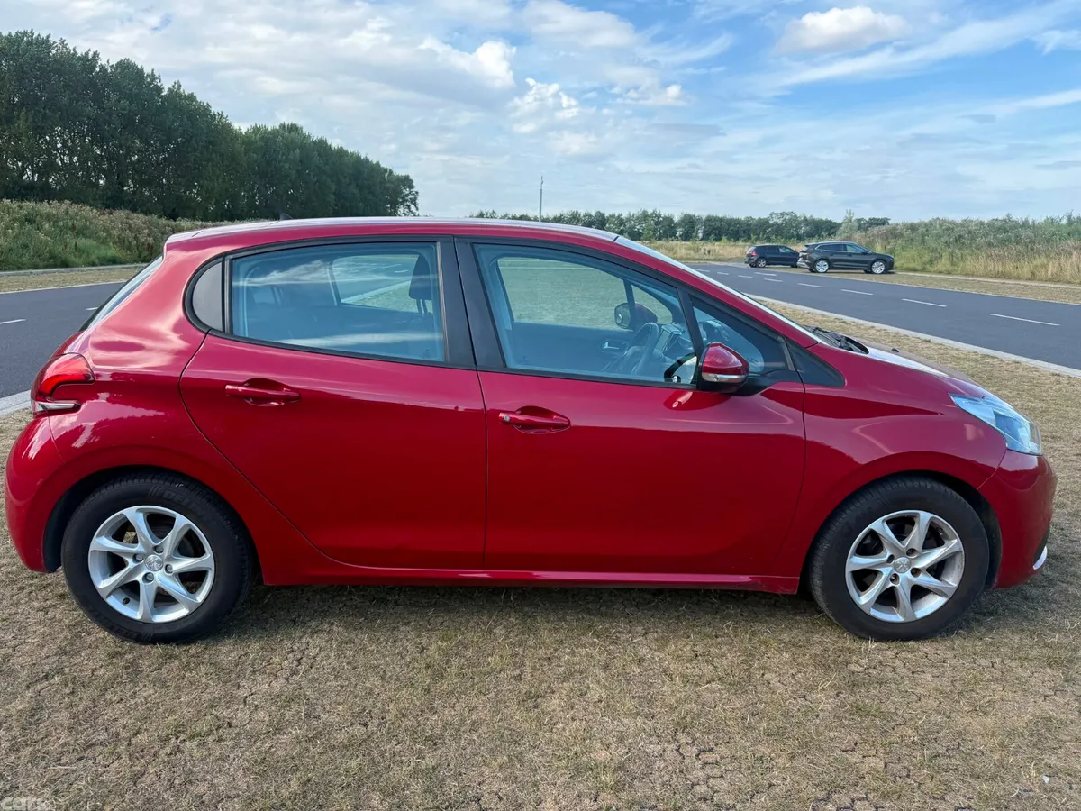 Peugeot 208 Hatchback, Petrol, 2017, Red