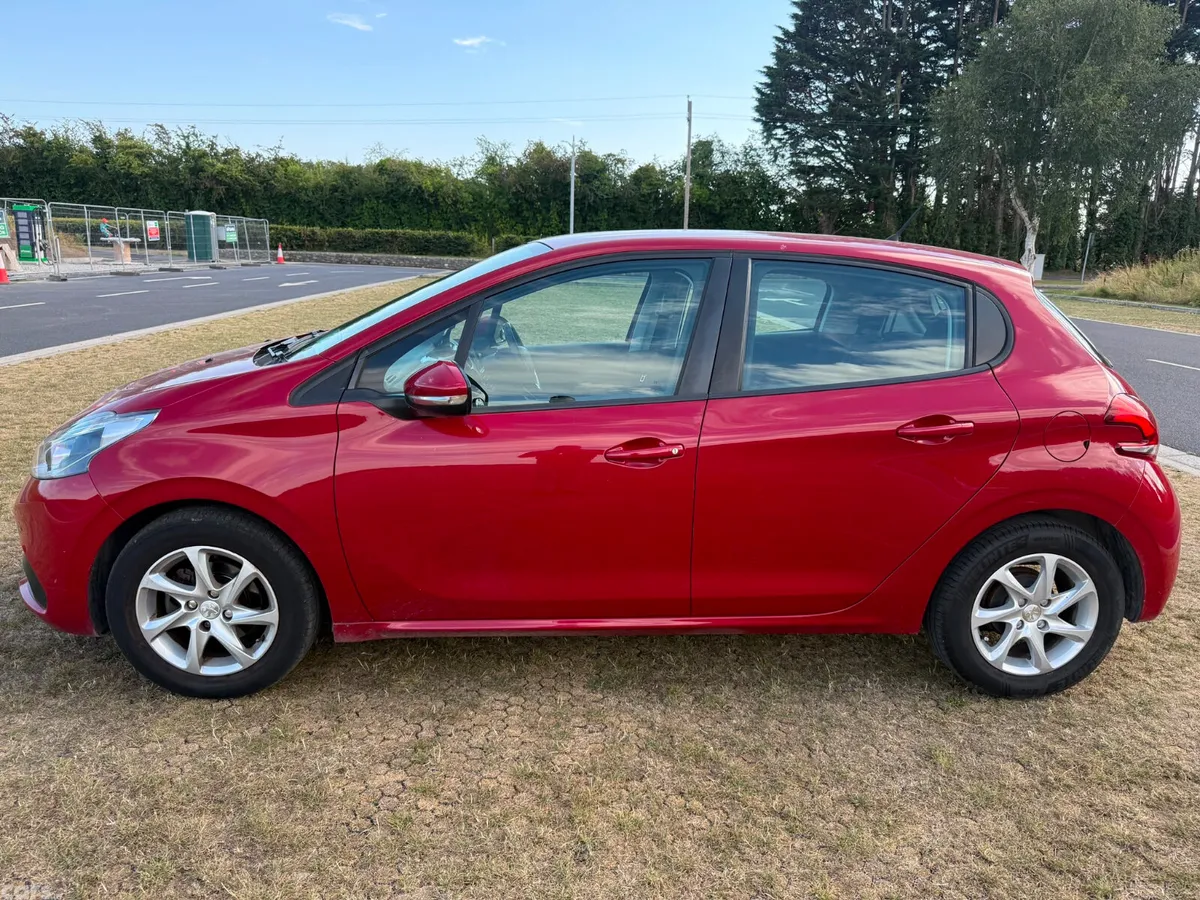 Peugeot 208 Hatchback, Petrol, 2017, Red