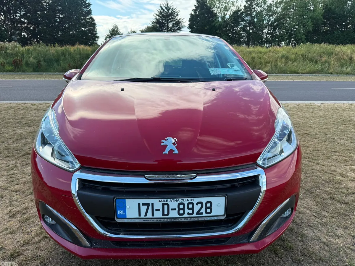 Peugeot 208 Hatchback, Petrol, 2017, Red