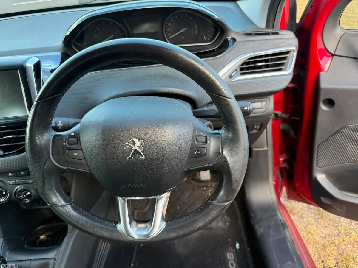 Peugeot 208 Hatchback, Petrol, 2017, Red