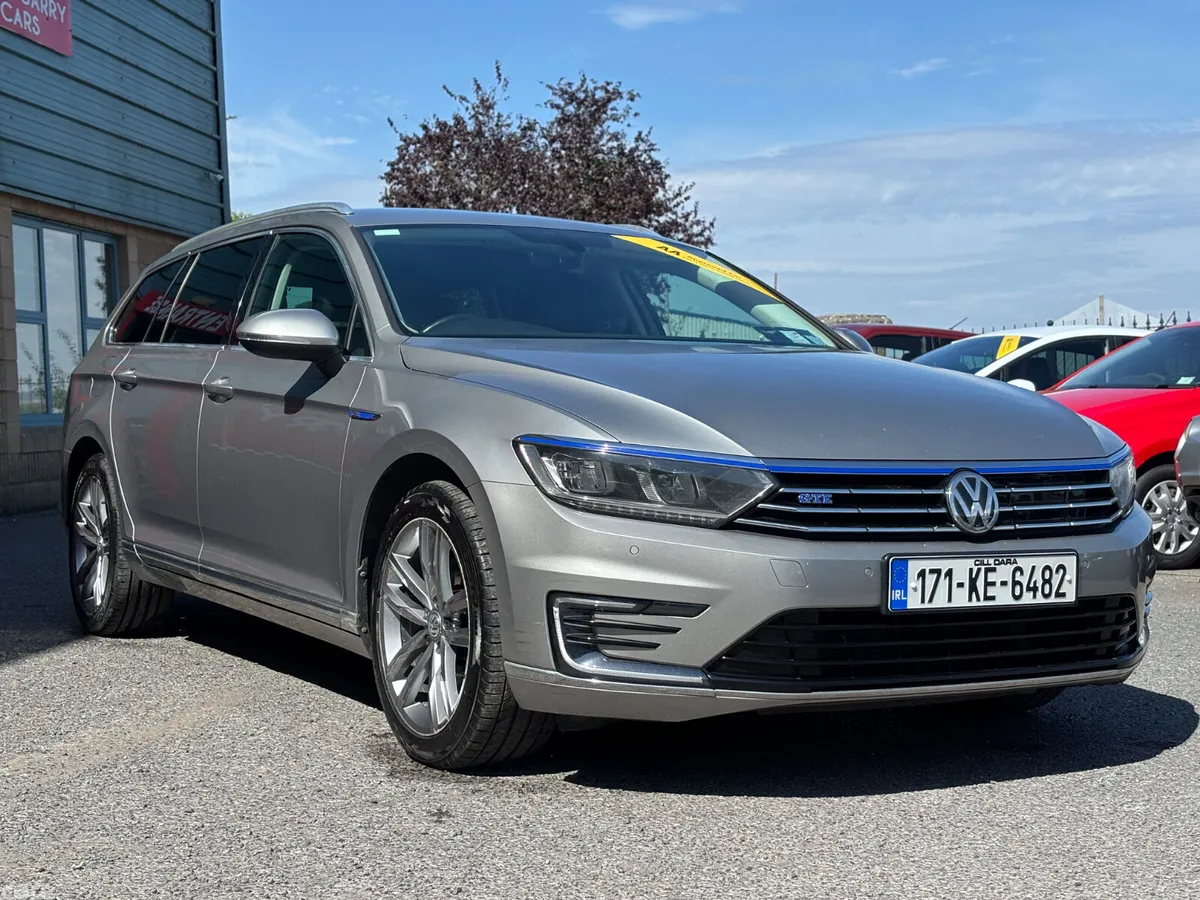 Volkswagen Passat Estate, Petrol Plug-in Hybrid, 2017, Silver