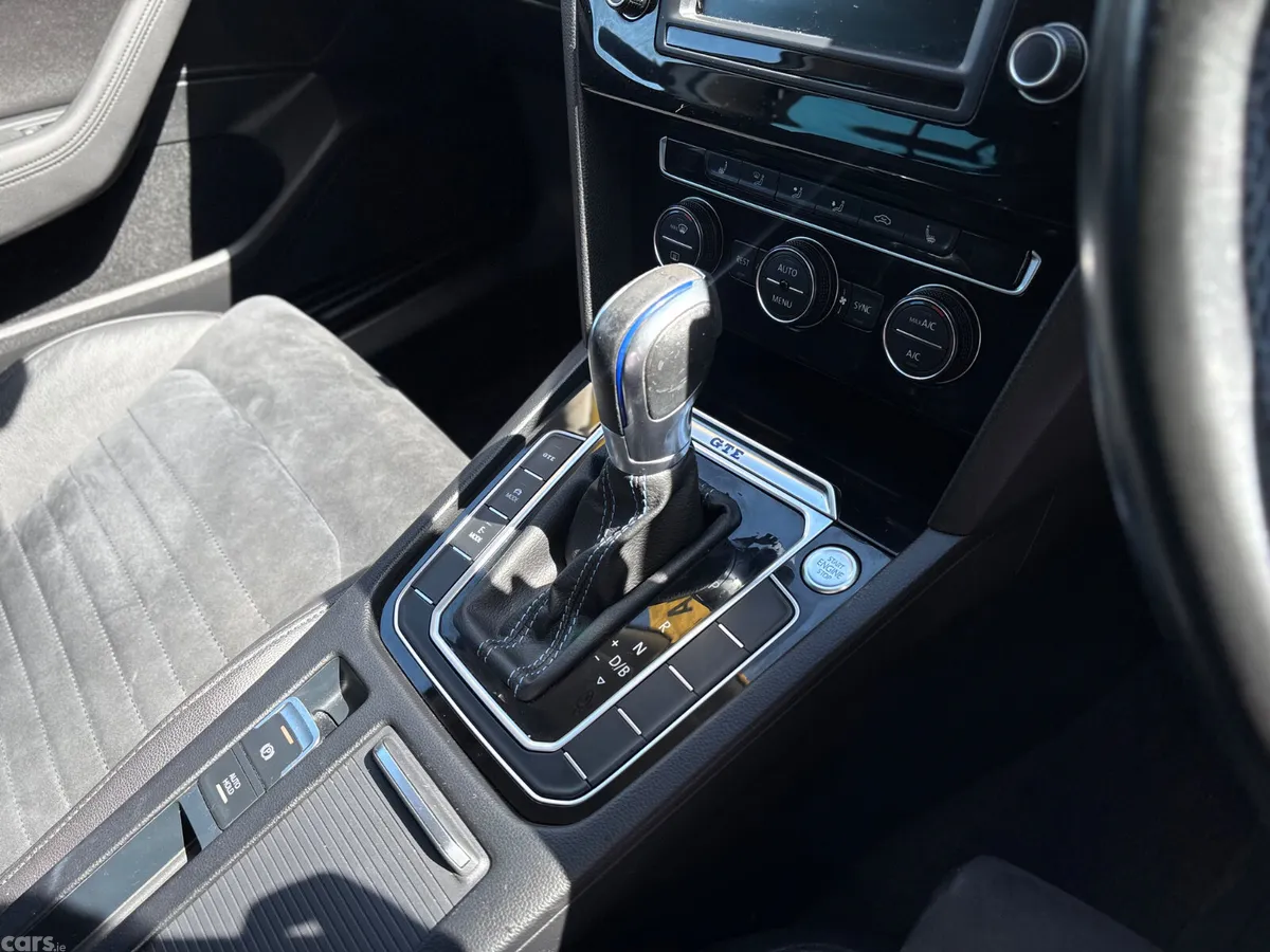 Volkswagen Passat Estate, Petrol Plug-in Hybrid, 2017, Silver