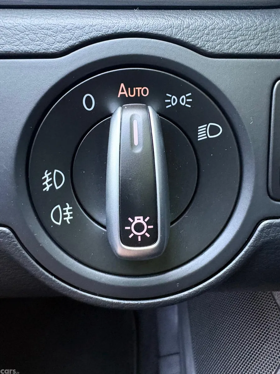 Volkswagen Passat Saloon, Petrol, 2012, Silver
