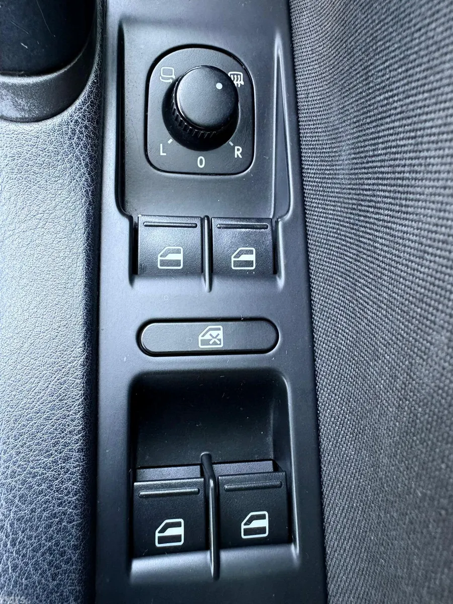 Volkswagen Passat Saloon, Petrol, 2012, Silver