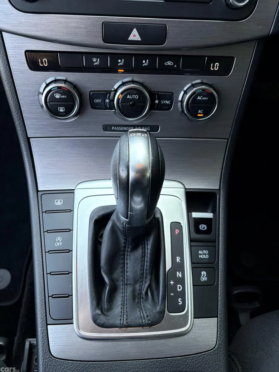 Volkswagen Passat Saloon, Petrol, 2012, Silver