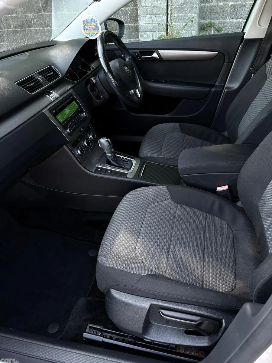 Volkswagen Passat Saloon, Petrol, 2012, Silver