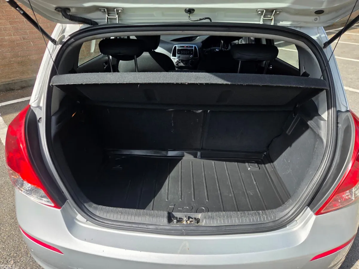 Hyundai i20 Hatchback, Diesel, 2013, Silver