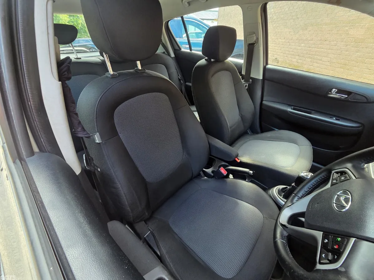 Hyundai i20 Hatchback, Diesel, 2013, Silver