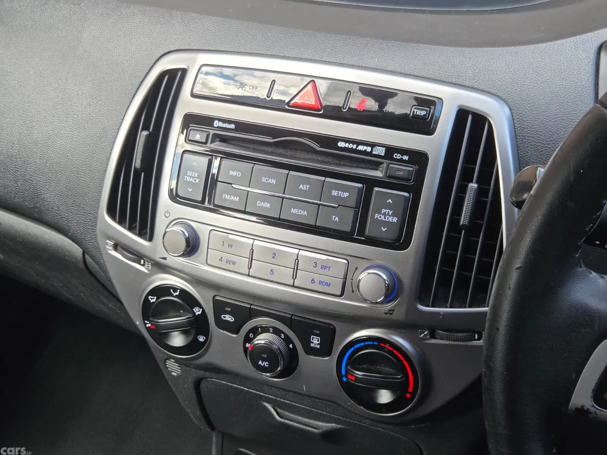 Hyundai i20 Hatchback, Diesel, 2013, Silver
