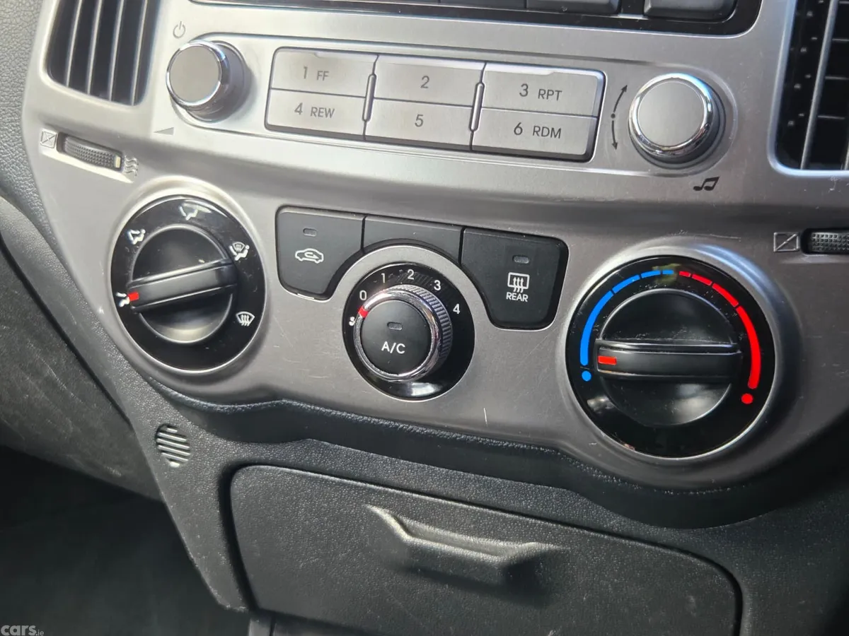 Hyundai i20 Hatchback, Diesel, 2013, Silver