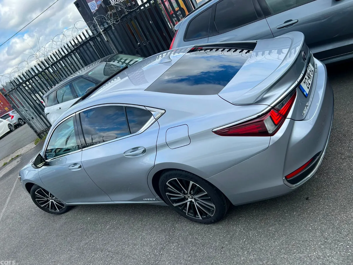 Lexus ES Saloon, Petrol Hybrid, 2021, Silver