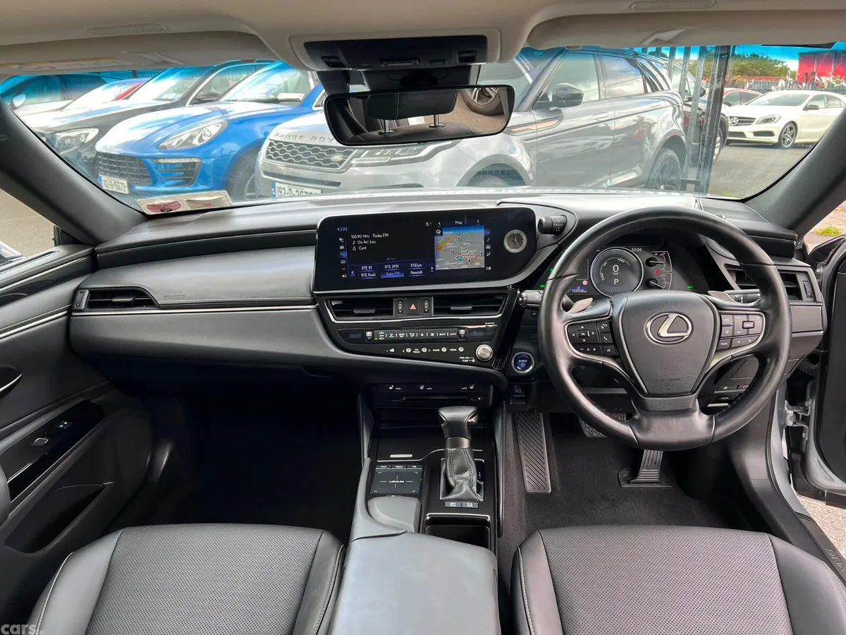Lexus ES Saloon, Petrol Hybrid, 2021, Silver