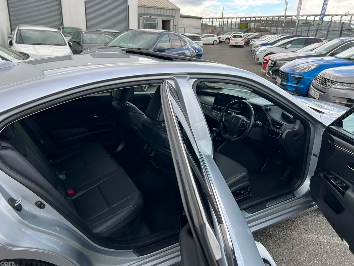 Lexus ES Saloon, Petrol Hybrid, 2021, Silver