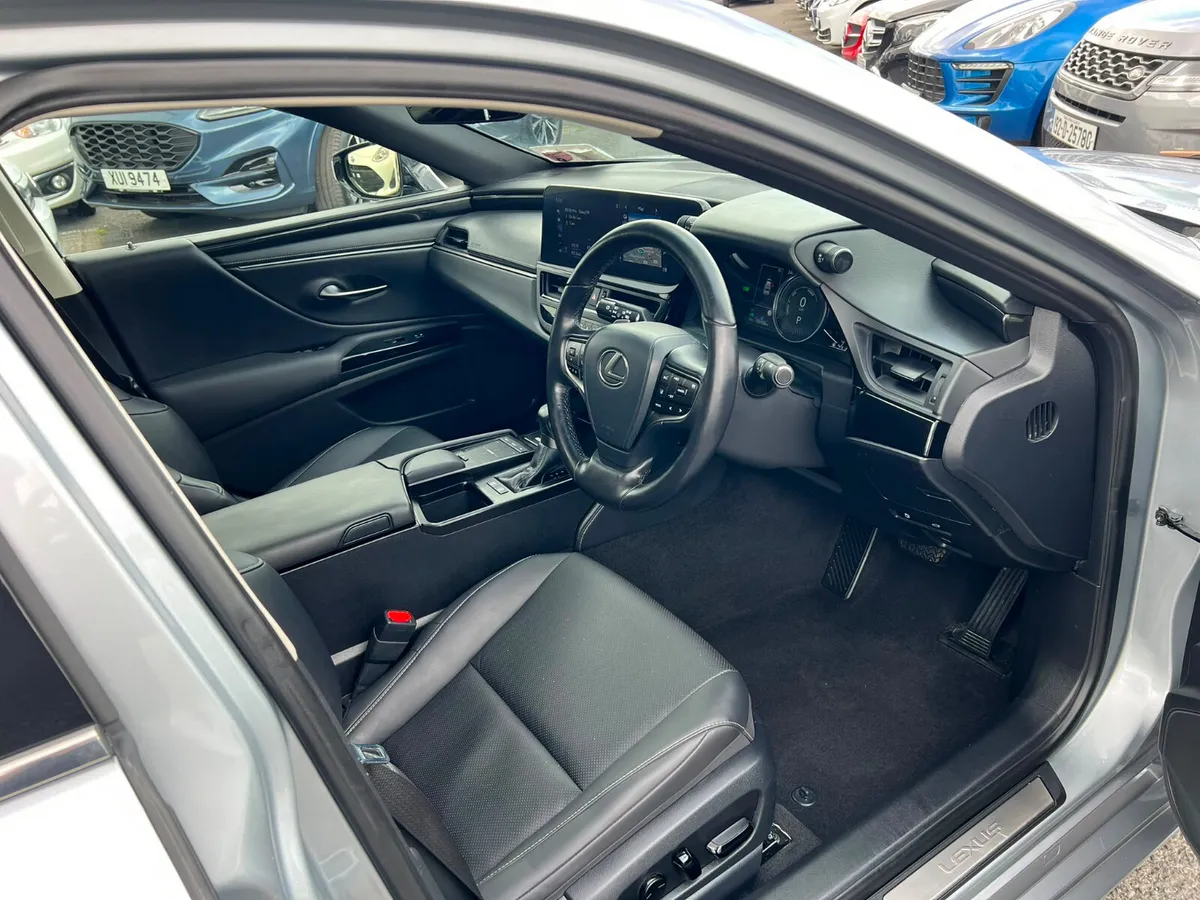 Lexus ES Saloon, Petrol Hybrid, 2021, Silver