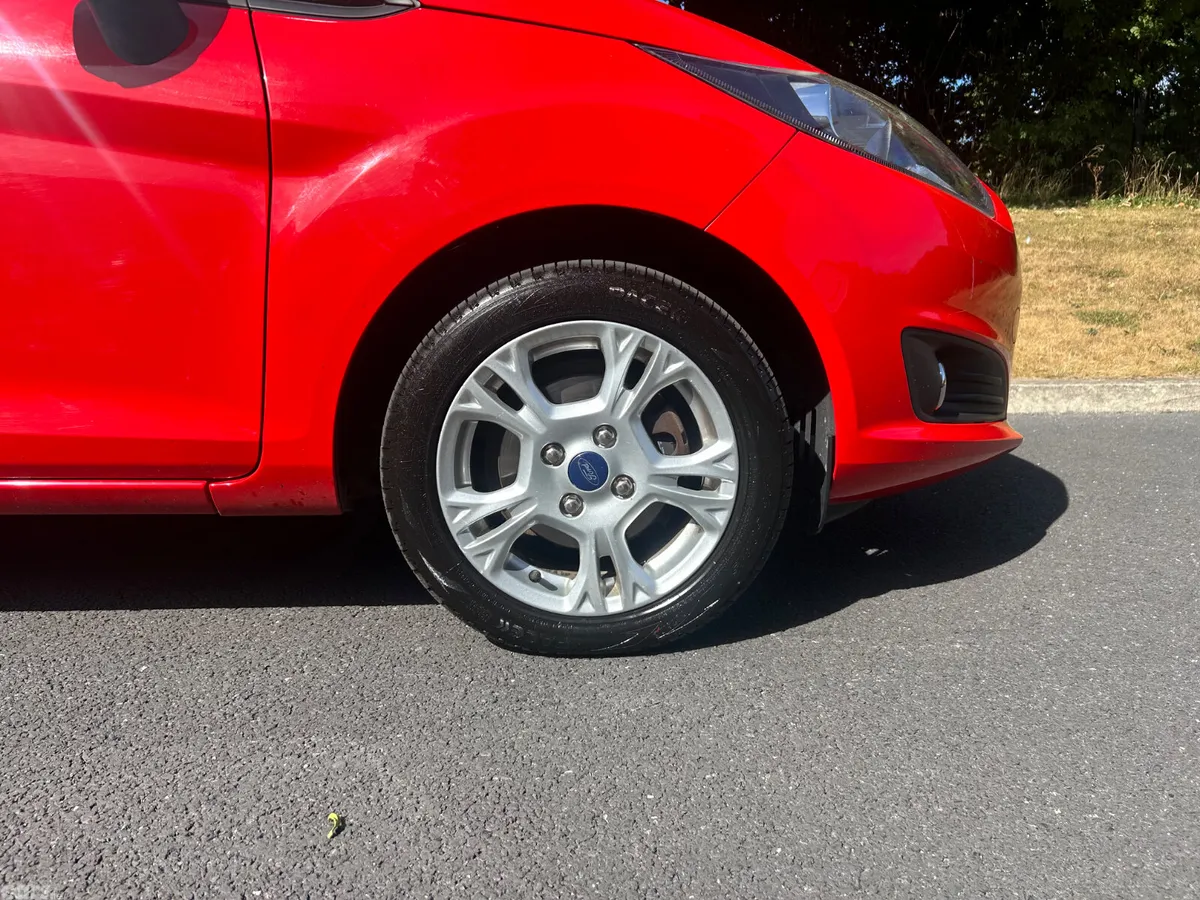 Ford Fiesta Hatchback, Petrol, 2017, Red