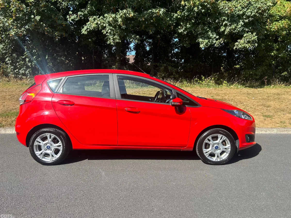 Ford Fiesta Hatchback, Petrol, 2017, Red