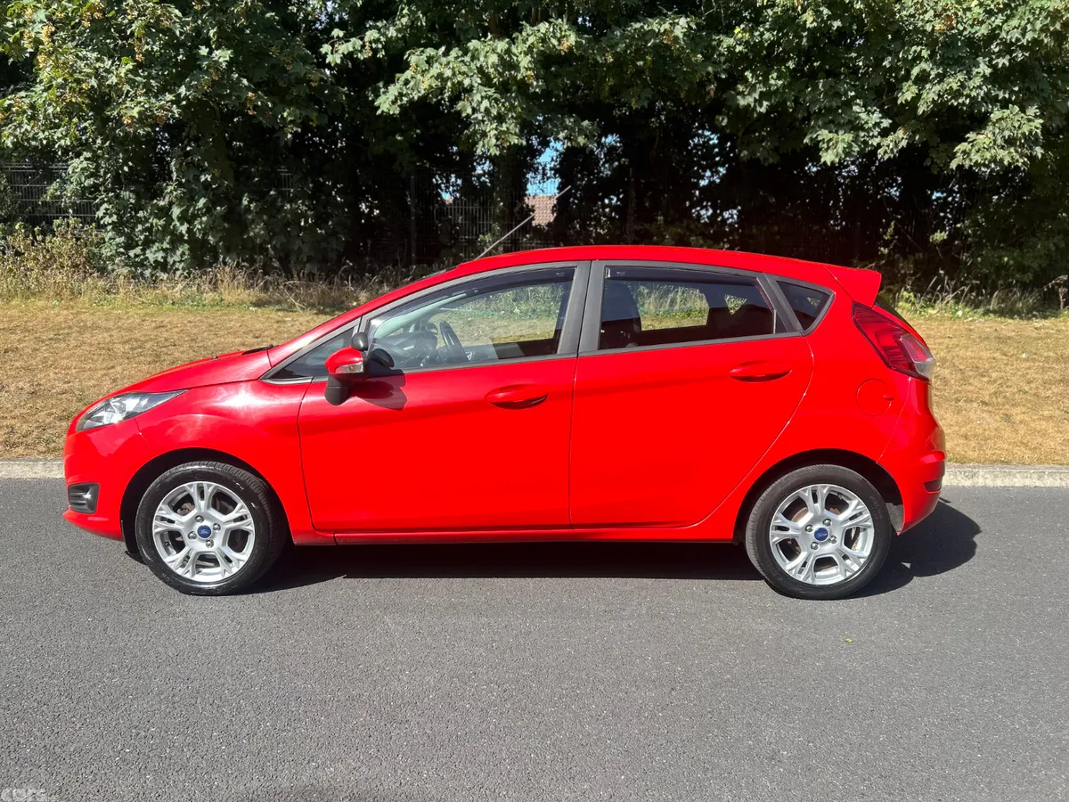 Ford Fiesta Hatchback, Petrol, 2017, Red
