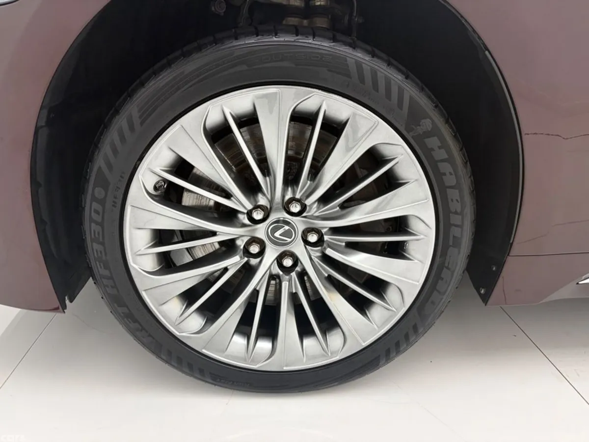 Lexus Other Saloon, Petrol Hybrid, 2018, Red