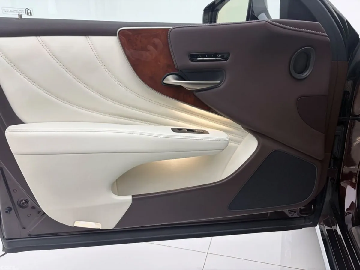 Lexus Other Saloon, Petrol Hybrid, 2018, Red