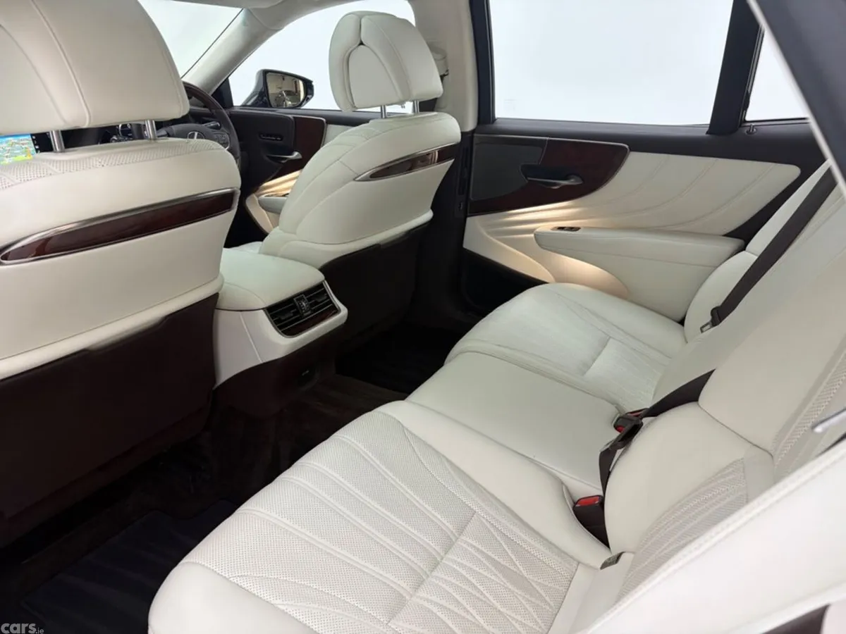 Lexus Other Saloon, Petrol Hybrid, 2018, Red