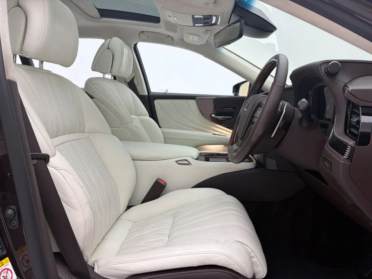 Lexus Other Saloon, Petrol Hybrid, 2018, Red