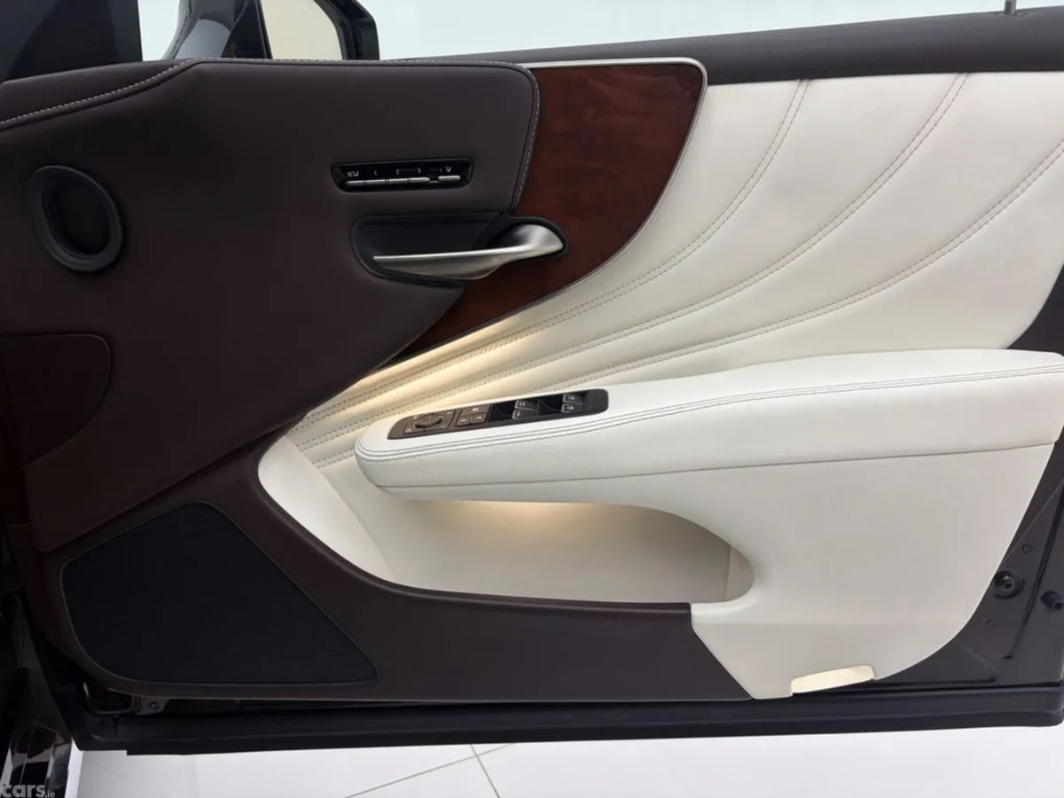 Lexus Other Saloon, Petrol Hybrid, 2018, Red