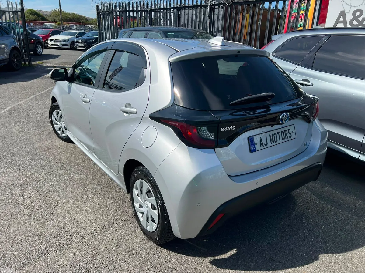 Toyota Yaris Hatchback, Petrol Hybrid, 2021, Silver